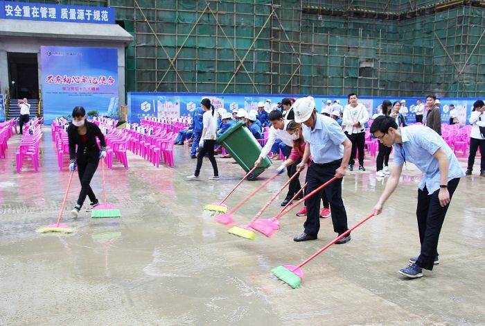 住建系統工會(huì )活動(dòng)當天項目黨員帶頭行動(dòng)保障會(huì )議順利開(kāi)展1.jpg